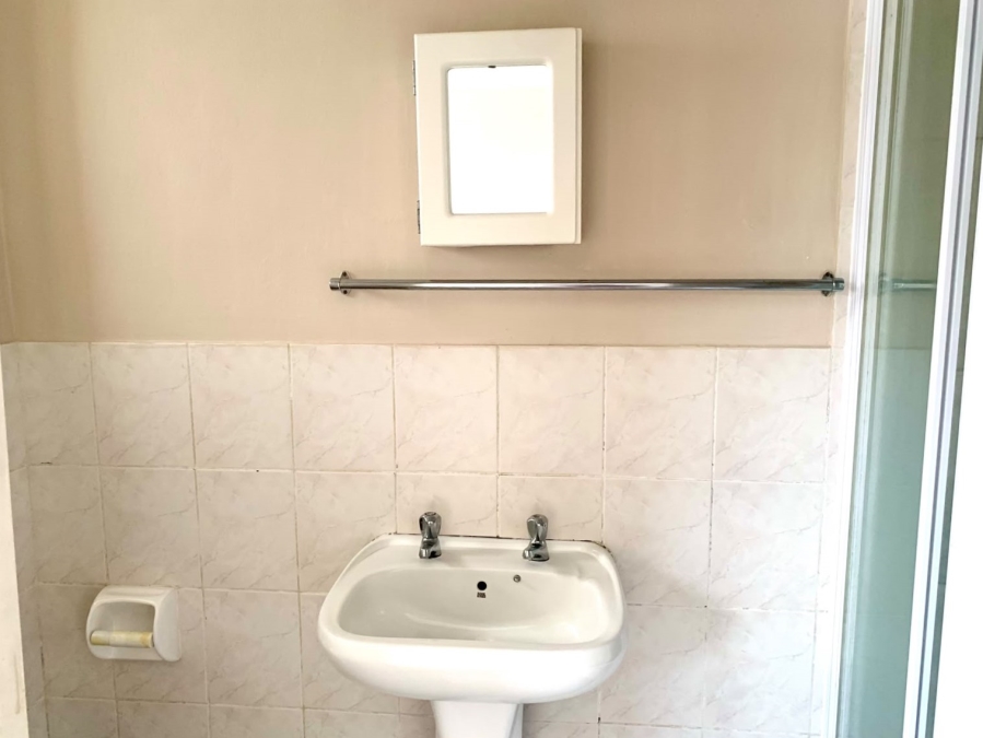 To Let 1 Bedroom Property for Rent in Strand South Western Cape